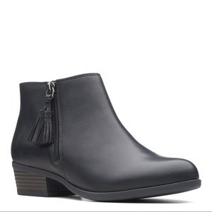 Genuine leather ankle boots with tassel